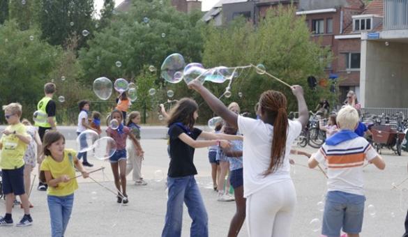 Reuzebellen - Cirkus in beweging