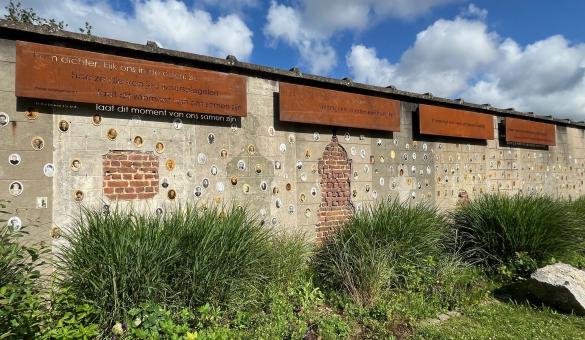 Gedicht van Peter Mangel Schots siert Leuvense troostmuur 